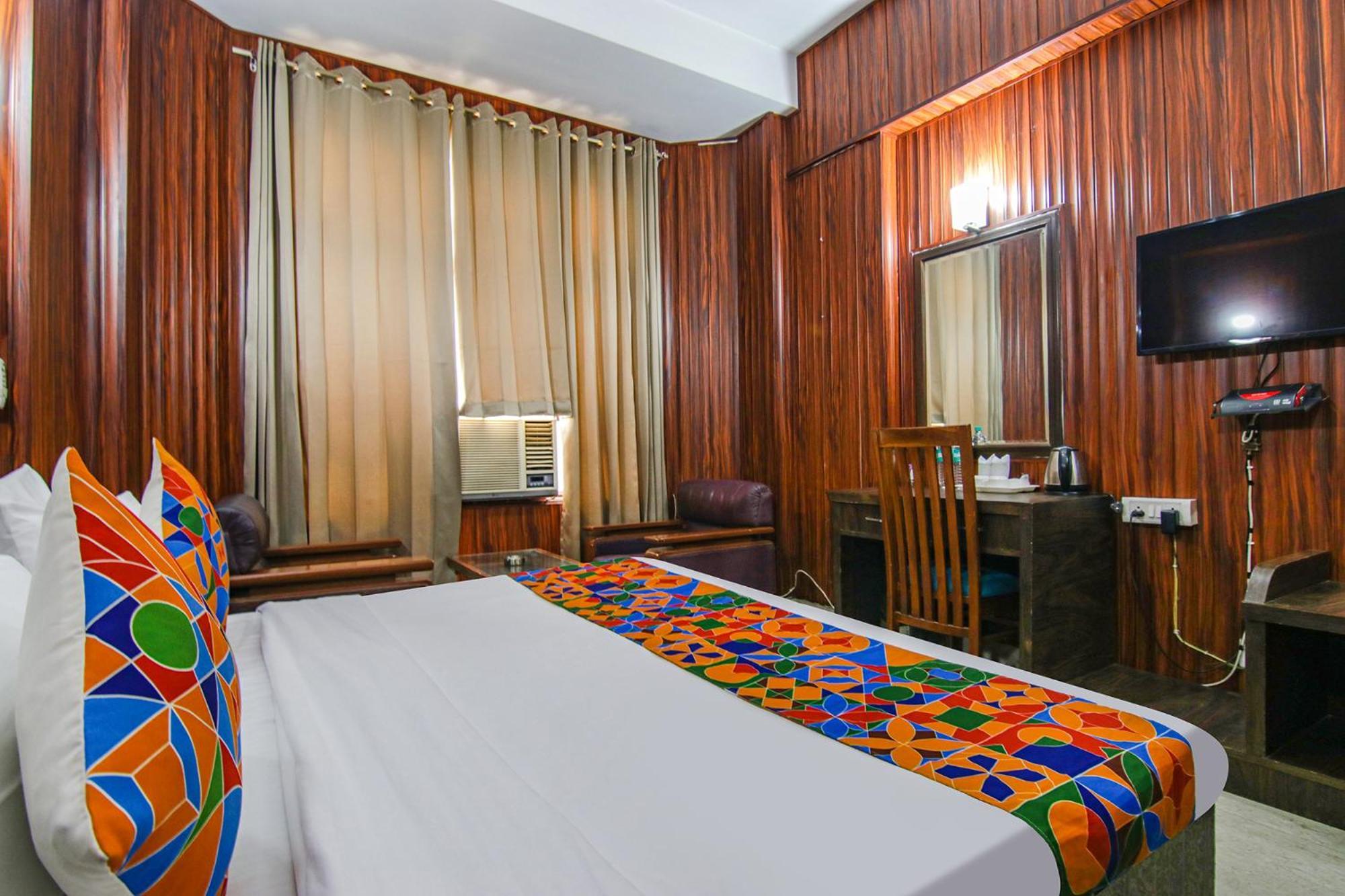 Fabhotel Prime The Rivlet Mg Road Гургаон Экстерьер фото