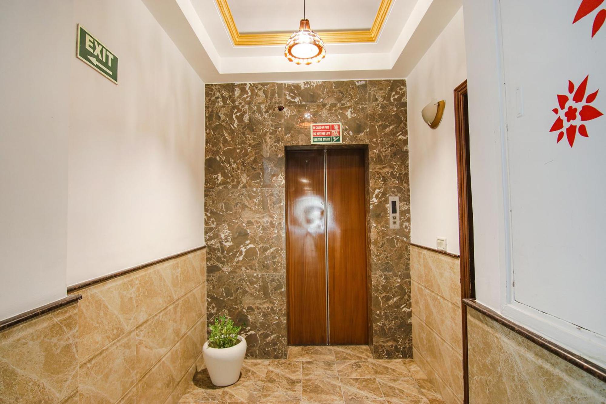 Fabhotel Prime The Rivlet Mg Road Гургаон Экстерьер фото