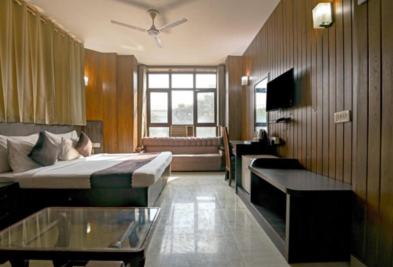 Fabhotel Prime The Rivlet Mg Road Гургаон Экстерьер фото