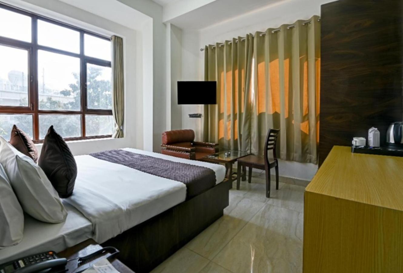 Fabhotel Prime The Rivlet Mg Road Гургаон Экстерьер фото